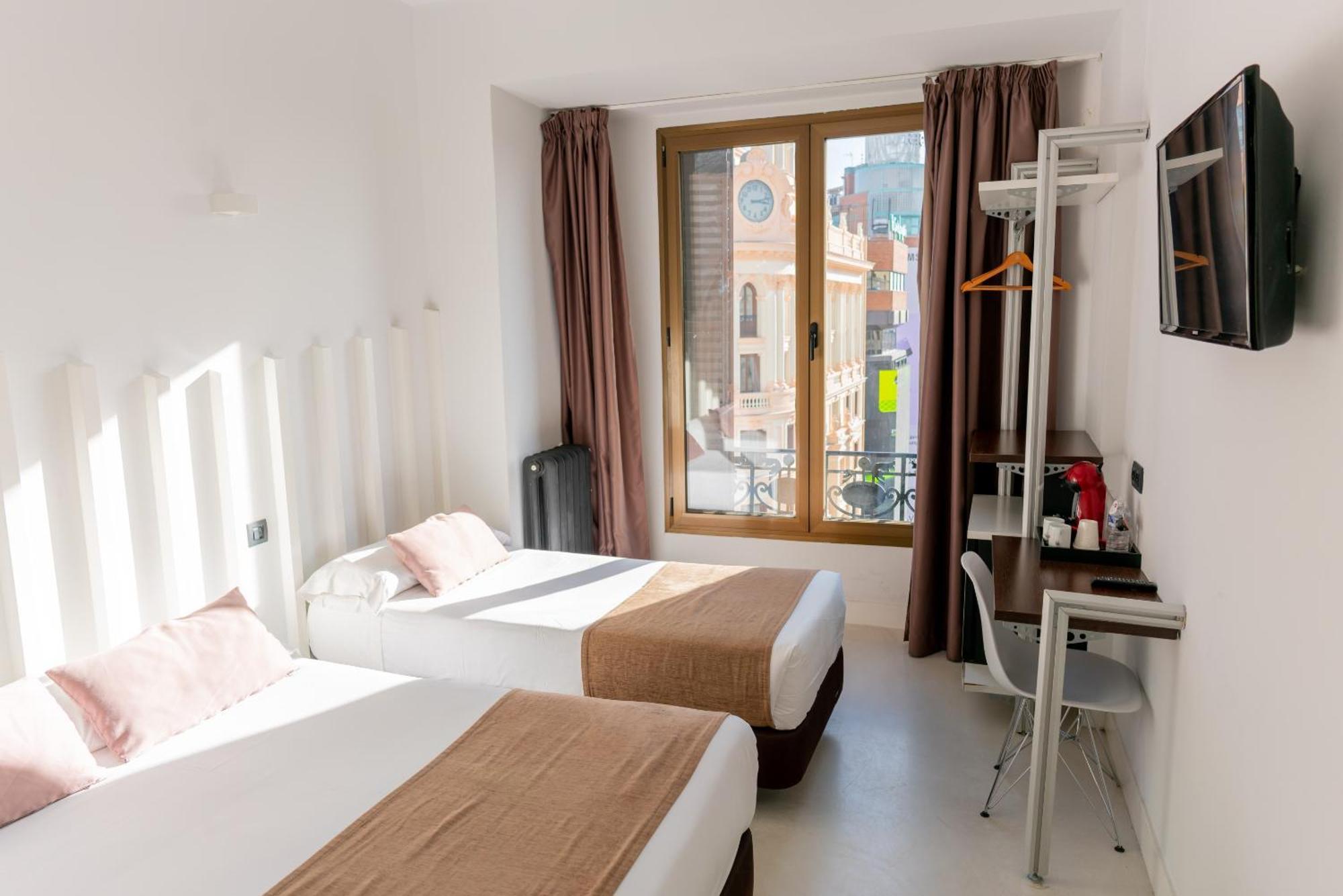 Gran Via 44 Hostal