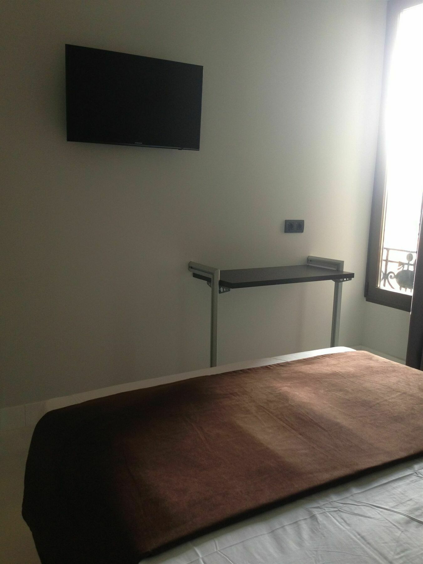 Hostal Gran Via 44 *